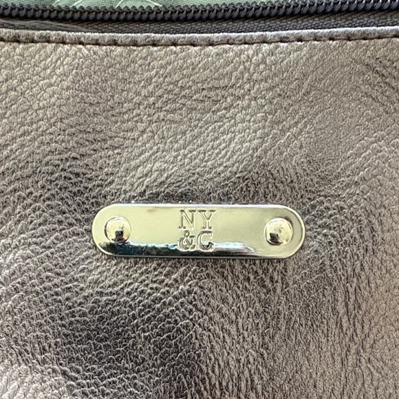 New York & Company Shimmering purple Wristlet - Picture 2 of 6